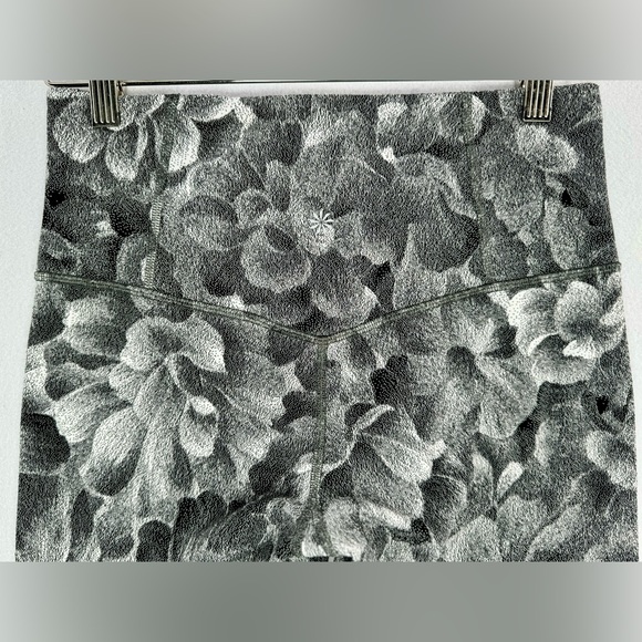 Athleta Women’s Elation Textured Tight black/white Florar Sz S/P Leggings Gym - Picture 4 of 9